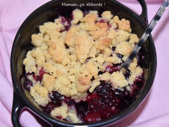 Crumble de pommes et fruits rouges - Maman...ça déborde