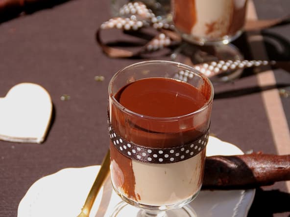 Panna cotta au baileys, coulis et cigarette au chocolat