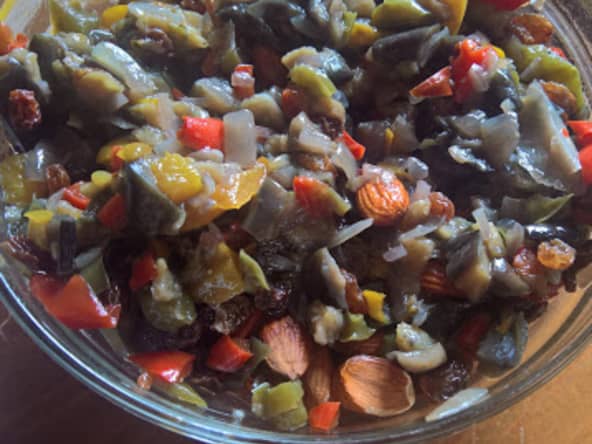 Salade de légumes du soleil, amandes et raisins secs