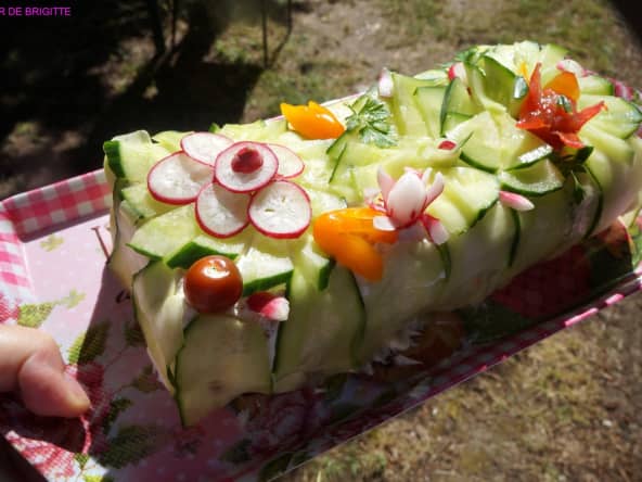 Sandwich cake fait maison au thon et au surimi