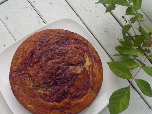 Gâteau au yaourt fondant, pomme et mûre