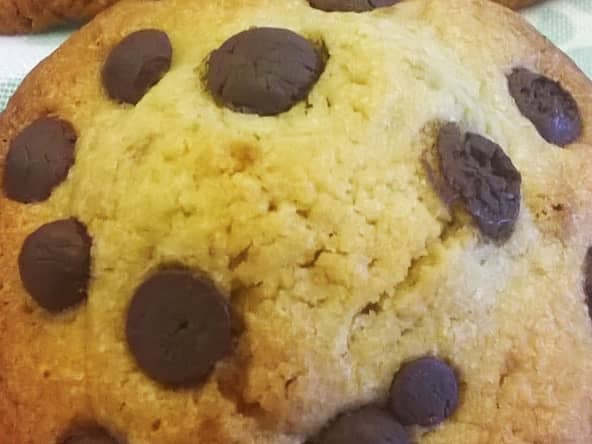 Cookies moelleux inratable au cœur de banane et beurre de cacahuètes