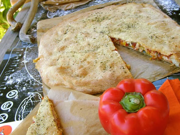 Focaccia à la scarmorza affumicata fumée et aux poivrons pour un brunch italien entre amis
