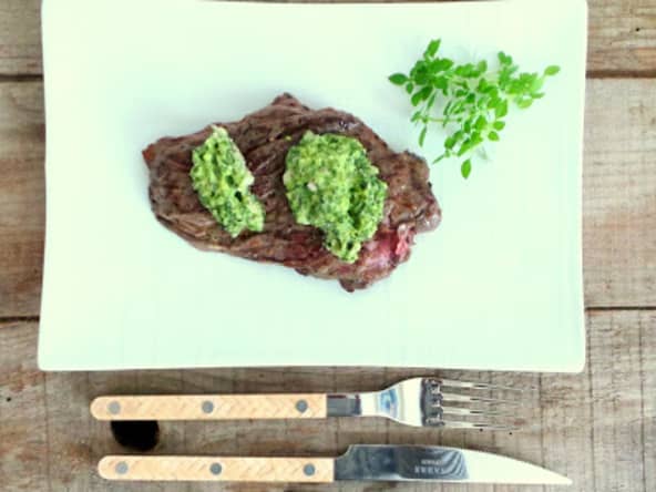 Bavette d’aloyau et son pesto aux échalotes et basilic