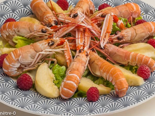 Salade composée de langoustines aux pêches et framboises