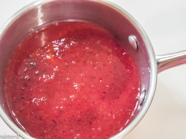 Coulis de cerises fait maison pour pâtisserie, glace, yaourt