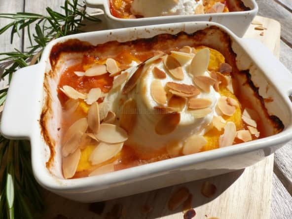 Ricotta rôtie au four et ses fruits jaunes au romarin 