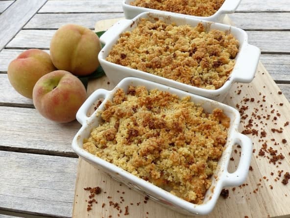 Crumble aux pêches facile et gourmand
