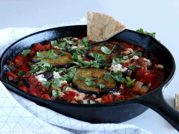 Shakshuka vegan aux aubergines et au tofu soyeux