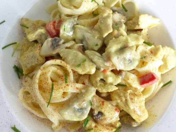 Pâtes fettuccine fraîches à la crème, dinde et champignons
