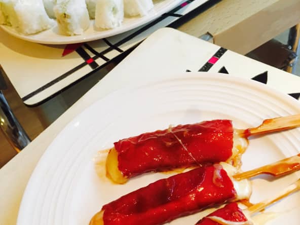 Brochettes Yakitori de bœuf et California Rolls