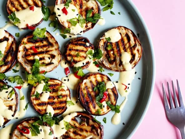 Aubergines grillées, piments et sauce aux deux safrans 