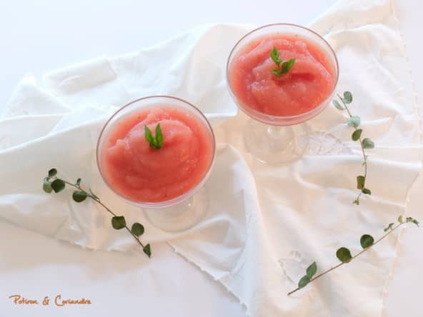 Cocktail Frosé à la nectarine