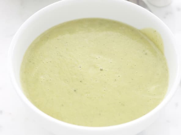 Délicieux velouté de courgettes avec de la vache qui rit