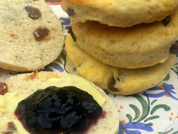 Scones aux raisins pour un afternoon tea comme en Grande-Bretagne