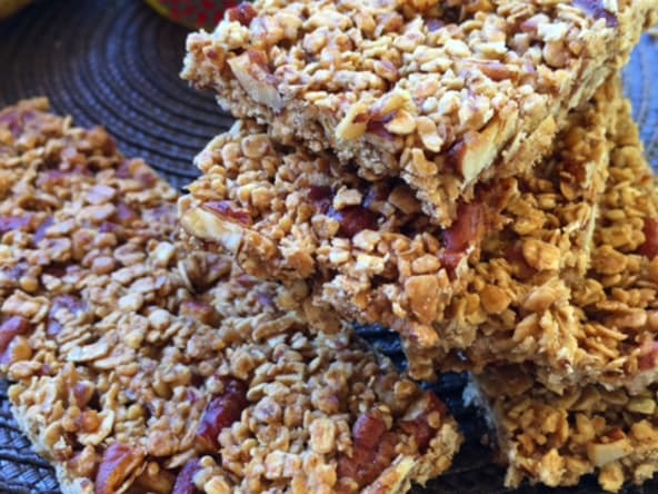 Les barres de céréales aux flocons d'avoine et noix de pécan