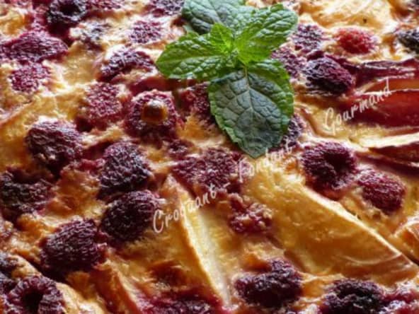 Clafoutis pêche-framboise