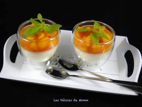 Panna cotta aux pêches et à la verveine
