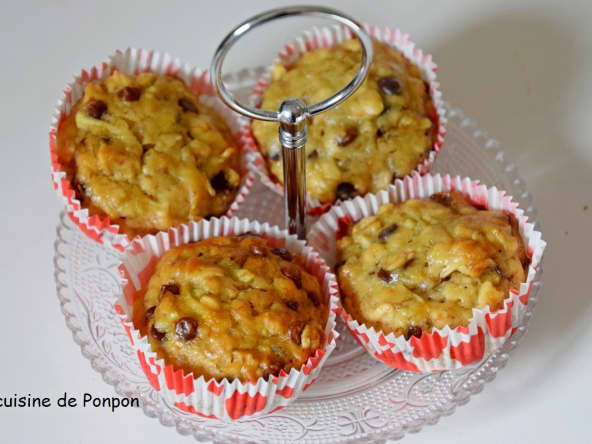 Muffin aux flocons d'avoine, banane, pomme et pépites de chocolat 
