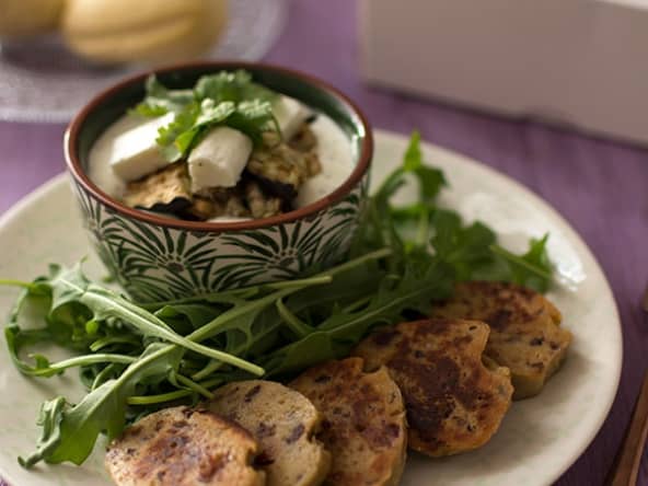 Quenelles Giraudet aux cranberries, sauce moutarde, aubergines et feta