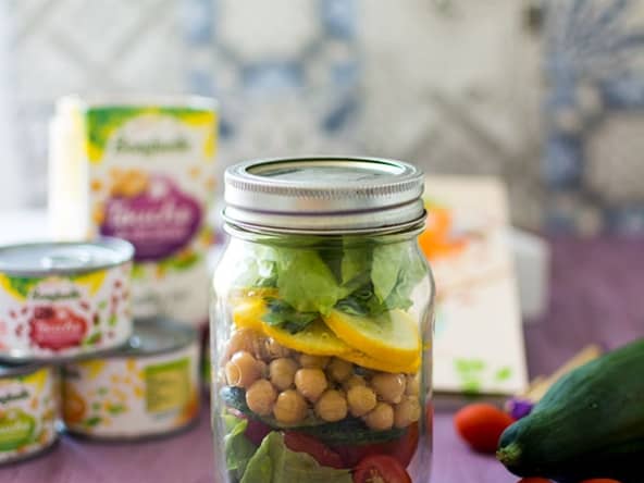 Salade de légumes en bocal