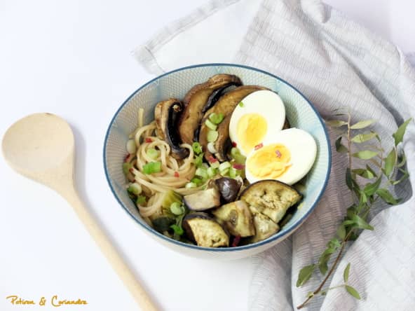 Ramen aubergine, champignon et pak choi
