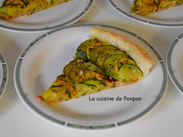 Tarte aux courgettes sur un lit d'effilochés