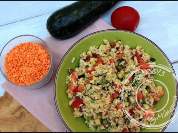 Salade de riz complet aux lentilles corail, avoine et légumes