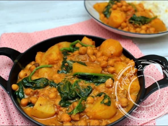 Curry de pommes de terre, pois chiches et épinards