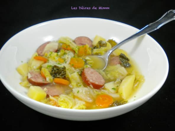 La soupe au chou et à la saucisse