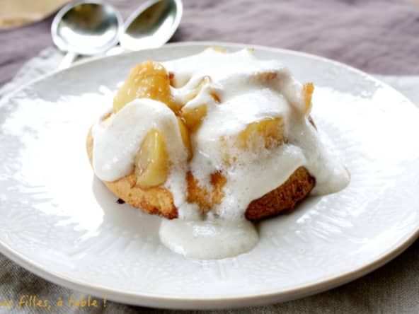 Sablés pêches poêlées et mousse de yaourt