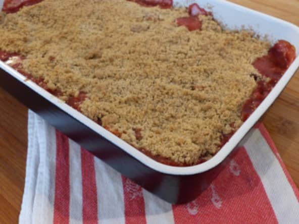 Recette d'un délicieux crumble de sarrasin aux pommes et aux prunes 