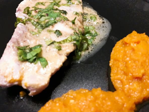 Dîner tout au curry avec un filet de dorade et une purée de butternut