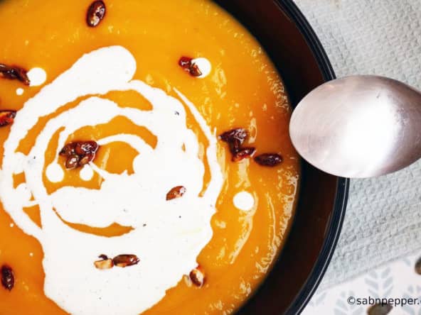 Soupe de potimarron, crème vanillée et graines de courges