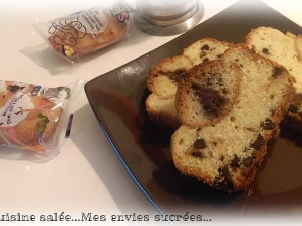CAKE aux pépites de chocolat et ses madeleines au cœur chocolat 