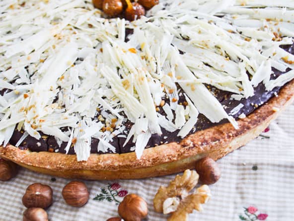 Tarte chocolat gourmande et croquante aux caramel et fruits secs