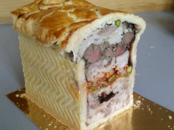 Pâté en croûte veau et volaille, canard, poulet, caille...