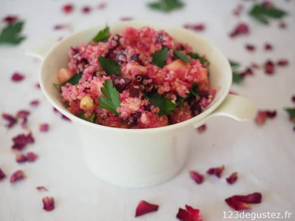 Salade colorée de quinoa à la betterave pour octobre rose