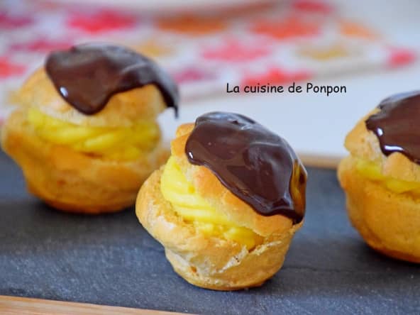 Profiterole à la crème parfumée à la fève tonka