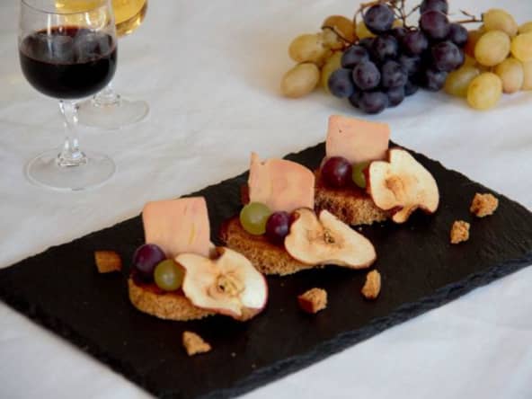 canapés foie gras, pain d’épices et chips de pommes