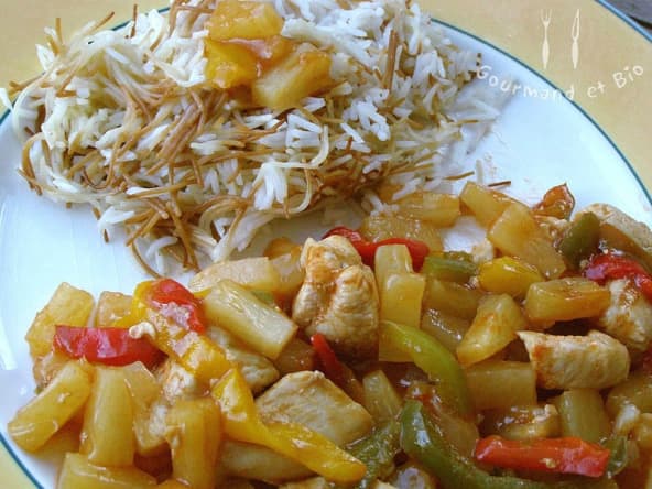 Poulet à l'ananas, sauce aigre douce