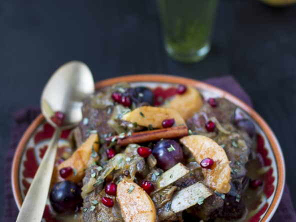 Tajine d’agneau aux coings et aux raisins frais