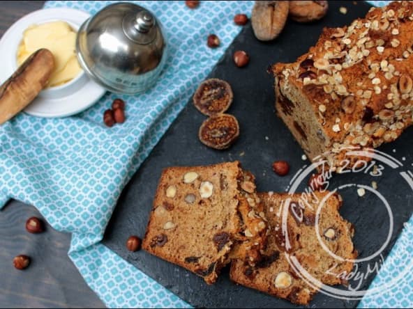 Irish soda bread complet aux noisettes, figues et abricots séchés (sans oeufs)