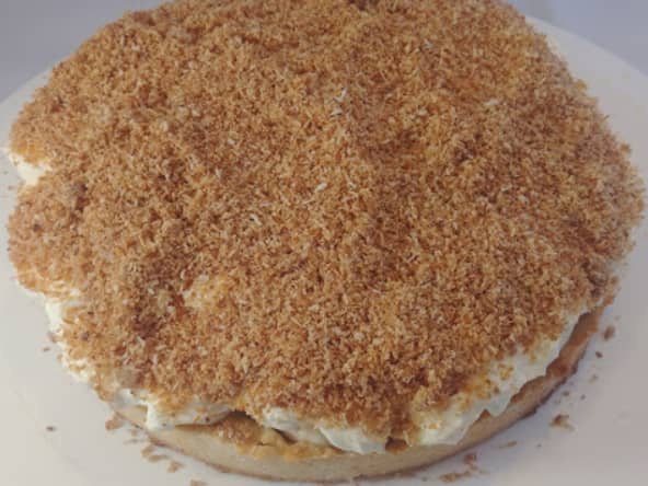 Tarte banane coco, noisettes, chantilly au citron vert