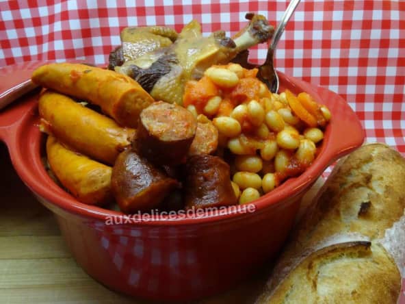 Haricots coco aux saucisses et manchons de canard