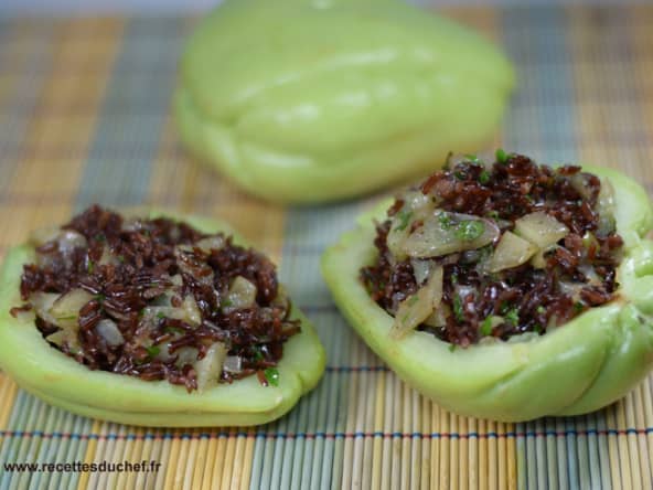Christophine (chayote-chouchou) farcie au riz rouge