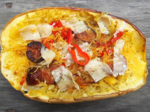 Courge spaghetti à l'espagnole au chorizo et au poivron rouge