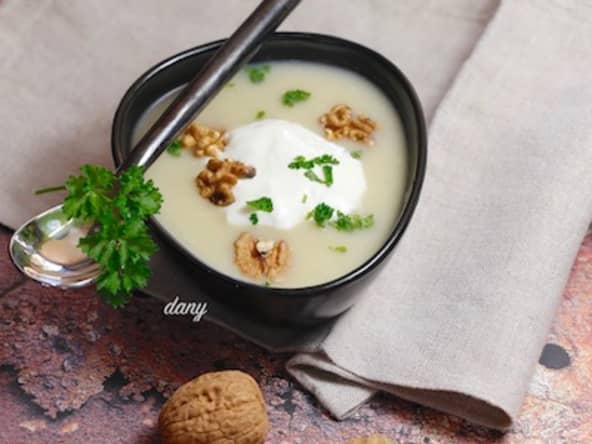 Velouté de chou fleur aux noix et espuma de Brillat Savarin