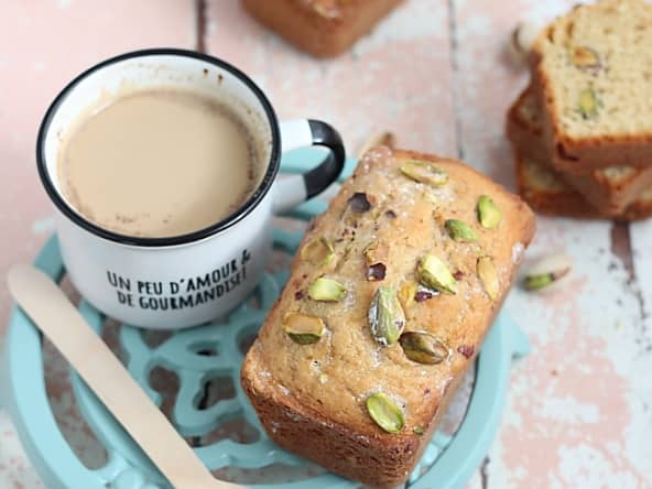 Cake au beurre de cacahuète et pistaches