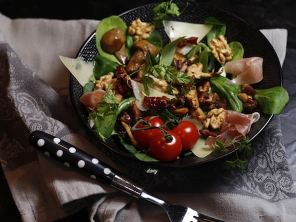 Salade de champignons aux noix jambon et tomme de Savoie